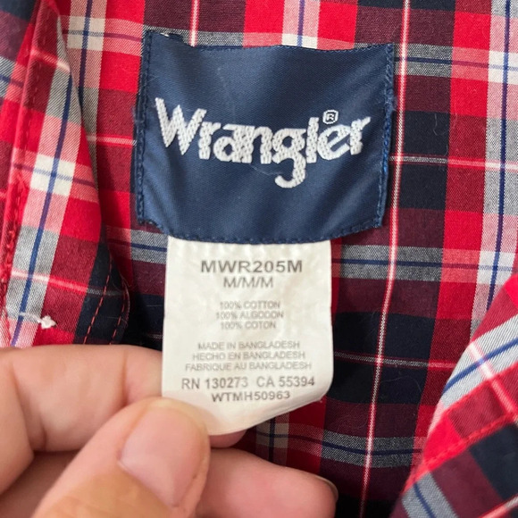 Wrangler Men’s Long Sleeve Pearl Button Navy Blue and Red Plaid Shirt Size Med - Picture 4 of 4